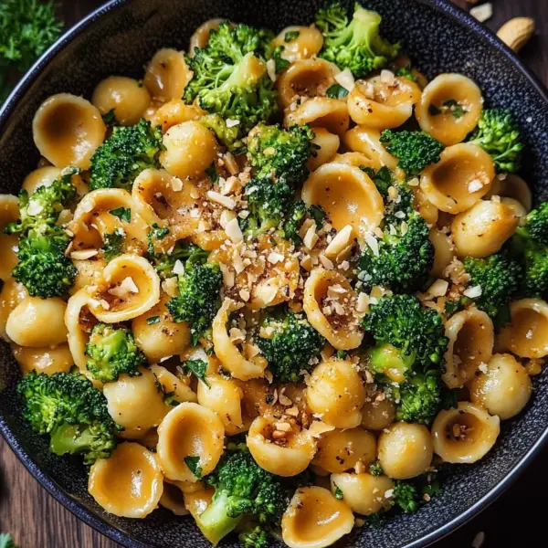 Cremige Erdnuss Brokkoli Orecchiette Pasta