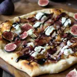 Feigen-Bacon-Pizza mit karamellisierten Zwiebeln und Balsamico