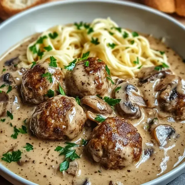 Hackbällchen in Champignon-Rahmsoße