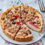 Rhabarber-Cheesecake mit Streuseln