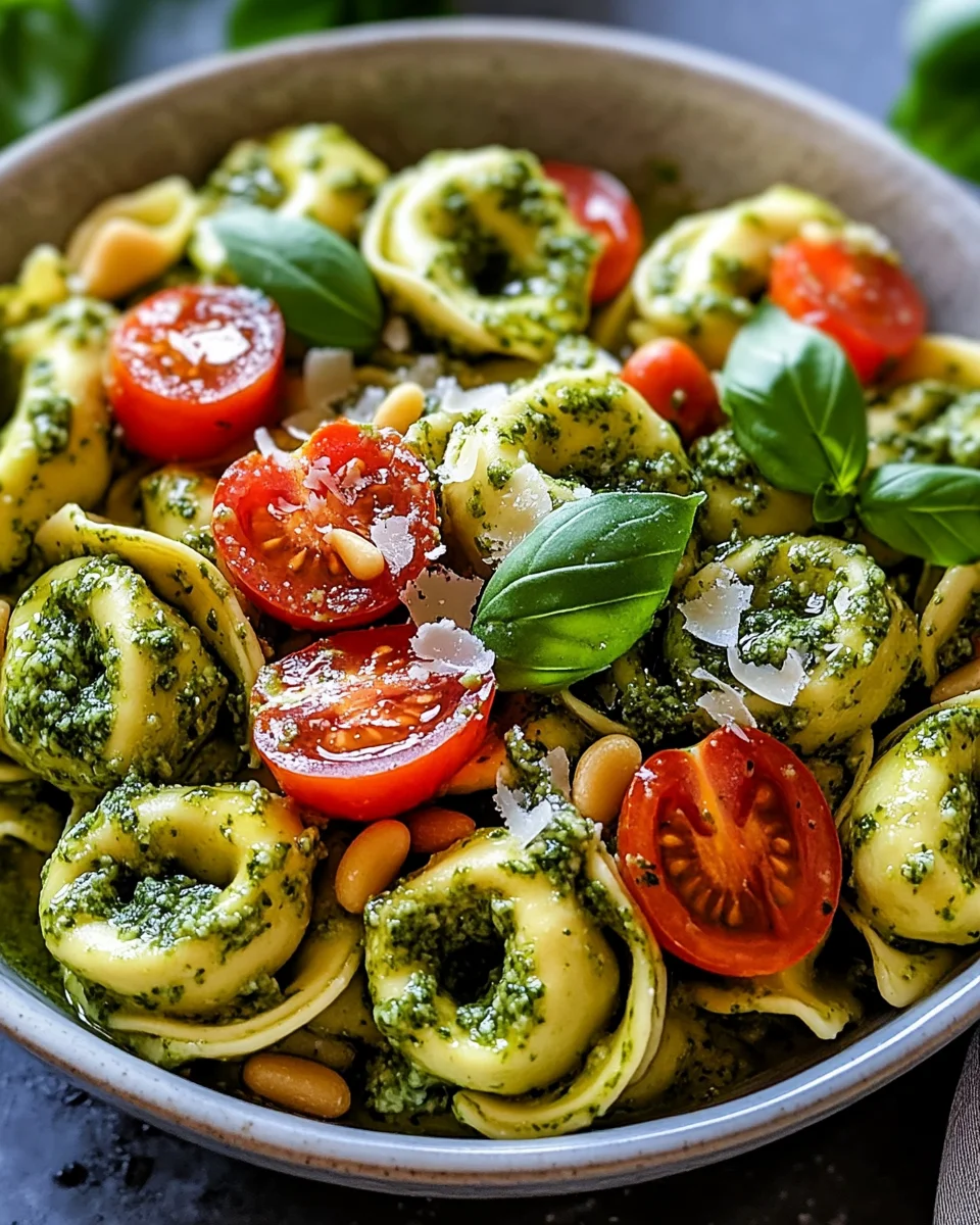 Tortellini-Salat mit Pesto