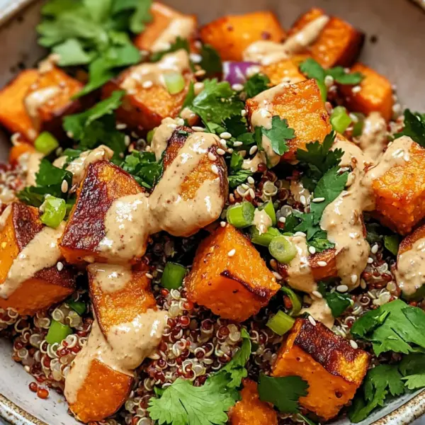 Gerösteter Süßkartoffel-Quinoa-Salat mit Sesam-Miso-Sauce
